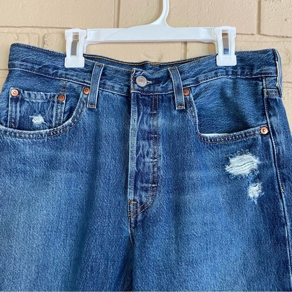 Levis 501 Straight Button Fly Jeans Womens Tag 28 X 28 Denim Distressed Med Wash - Picture 3 of 9